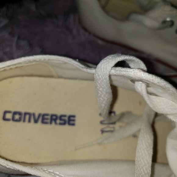 . All star low tops converse tennis shoes - Picture 8 of 9
